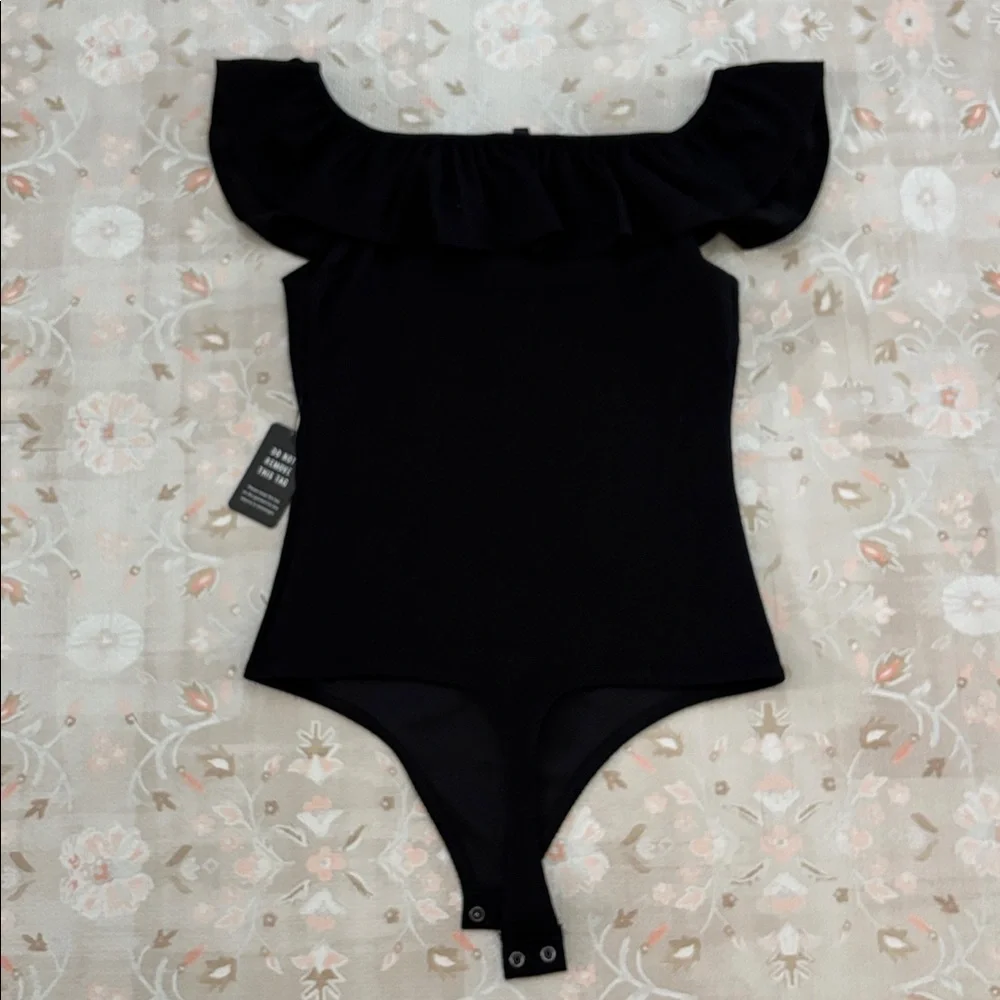EXPRESS Ribbed Black Off Shoulder Ruffled Bodysuit XS New With Tags - Picture 2 of 6